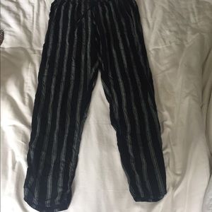 Loose fit American Eagle black and white pants
